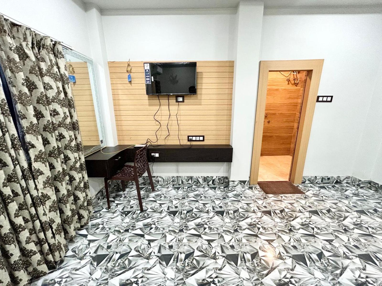 Palli Bangla Resort, Near Ruby Hospital, Anandapur Kolkata Bagian luar foto