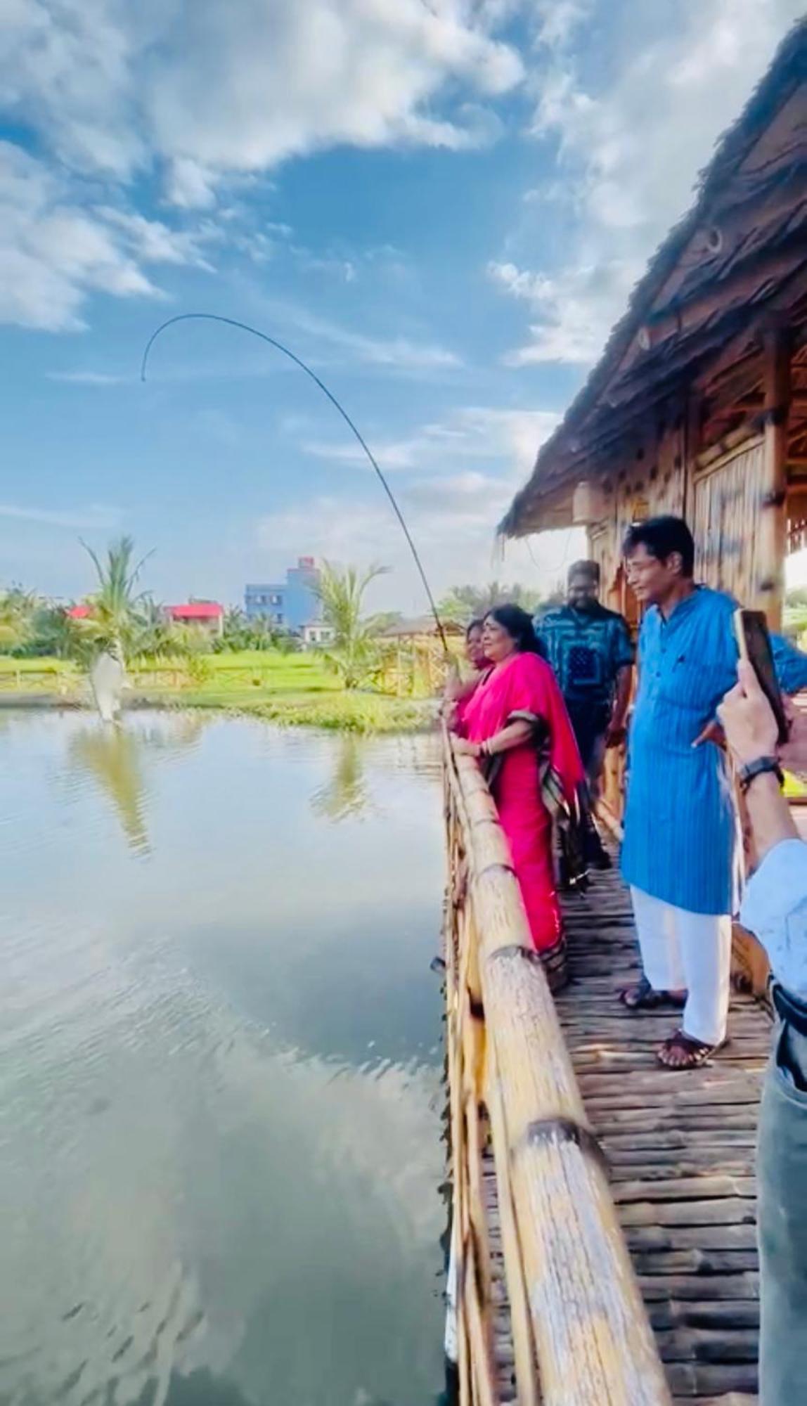 Palli Bangla Resort, Near Ruby Hospital, Anandapur Kolkata Bagian luar foto