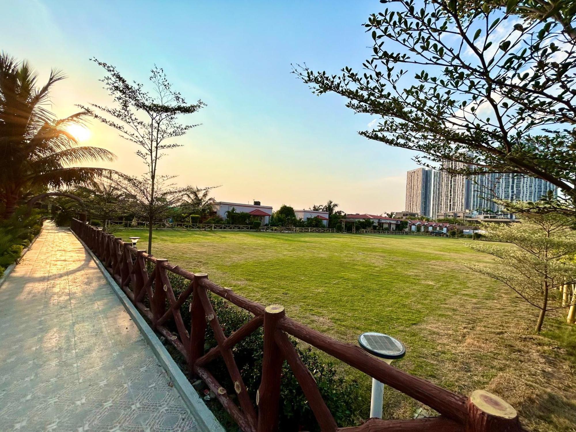 Palli Bangla Resort, Near Ruby Hospital, Anandapur Kolkata Bagian luar foto