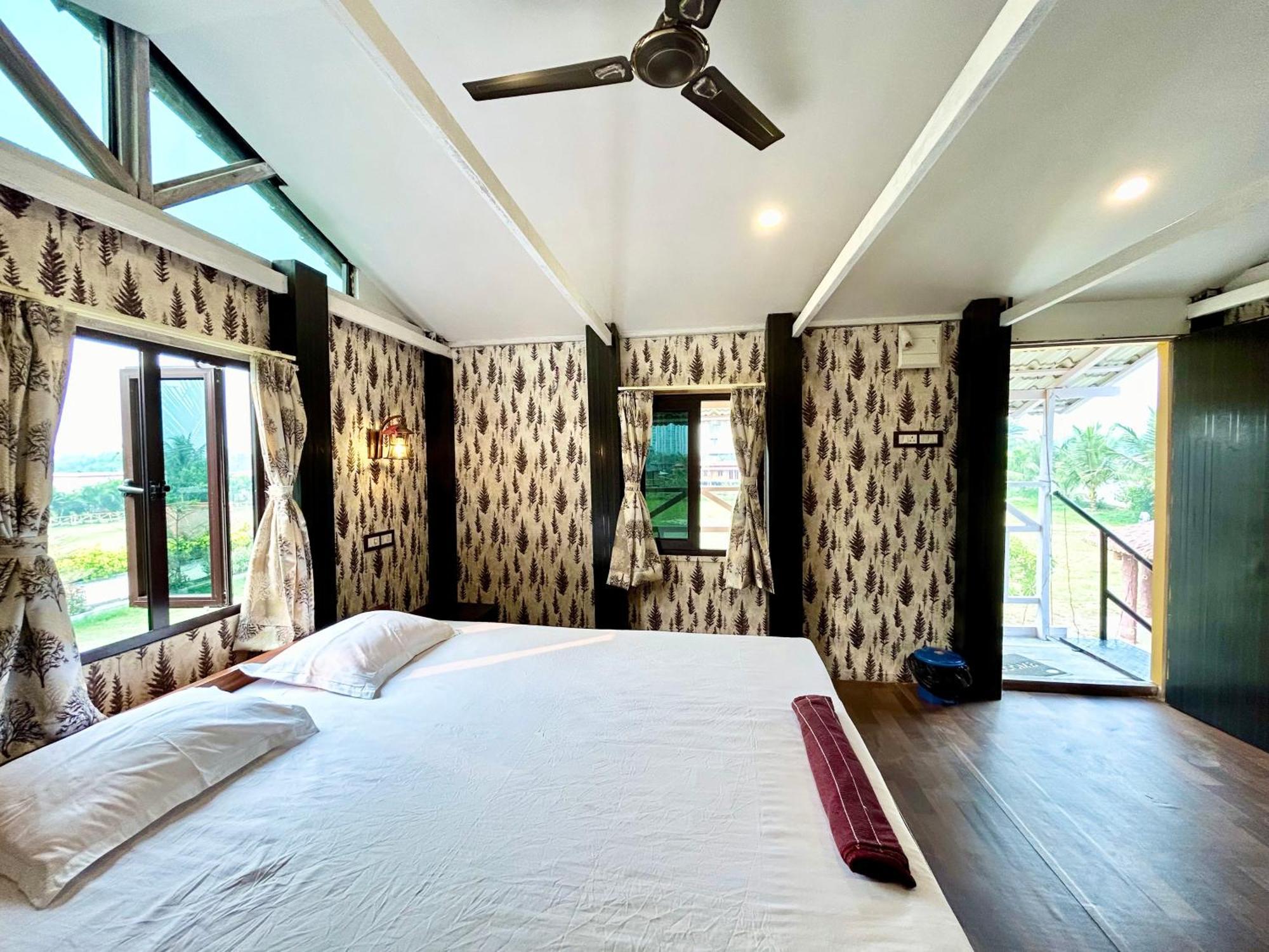 Palli Bangla Resort, Near Ruby Hospital, Anandapur Kolkata Bagian luar foto